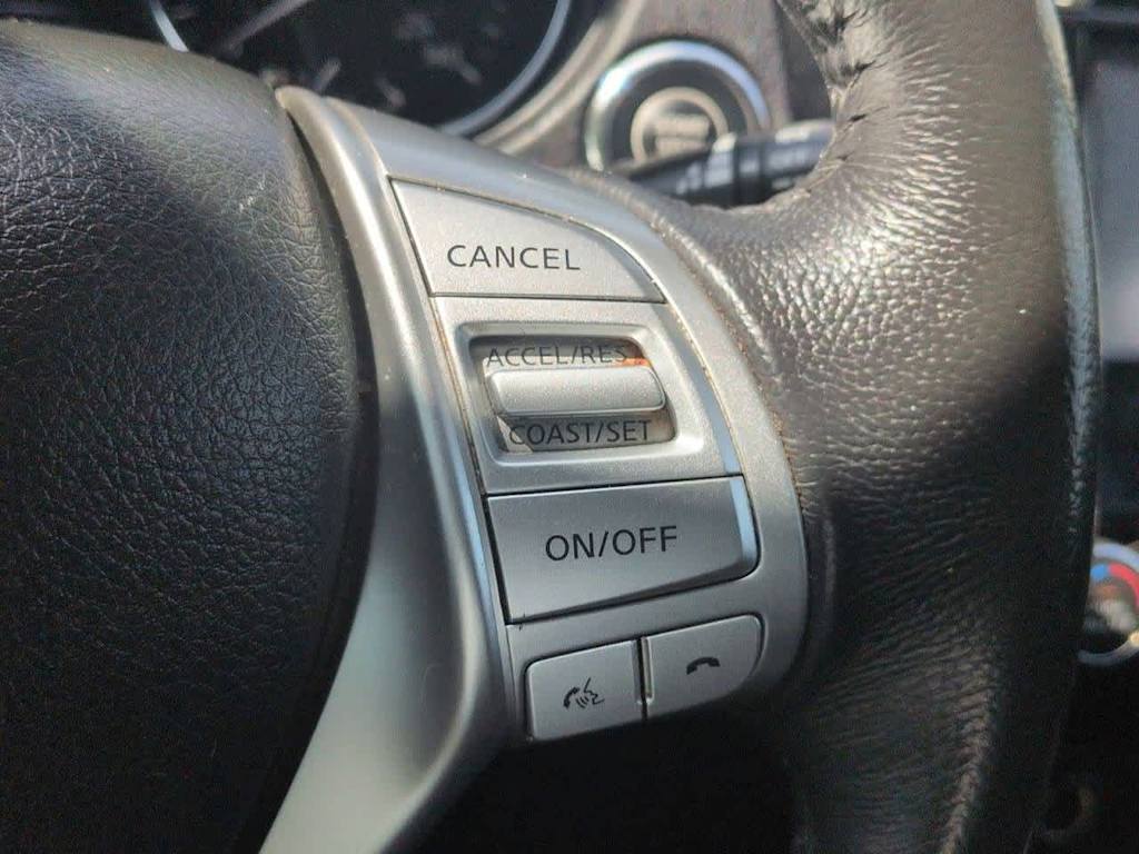 Thumbnail: 2015 Nissan Rogue - 30