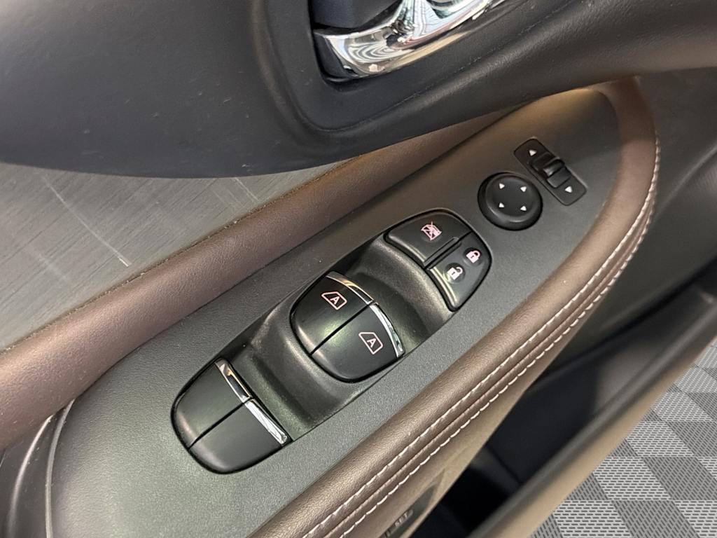 Thumbnail: 2017 Nissan Murano - 28