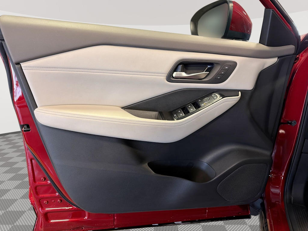 Thumbnail: 2023 Nissan Rogue - 25