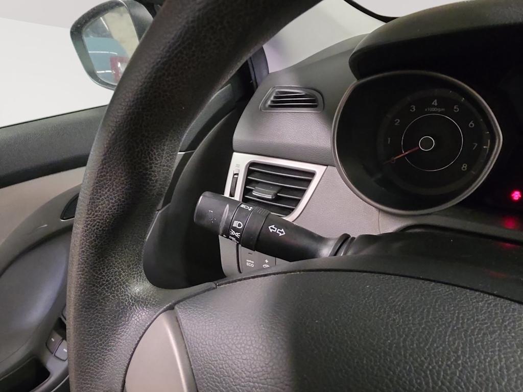 Thumbnail: 2013 Hyundai Elantra - 29