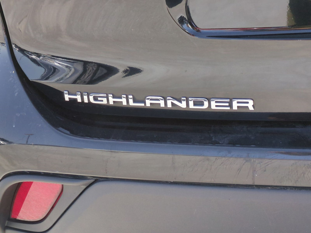 2022 Toyota Highlander LE 26