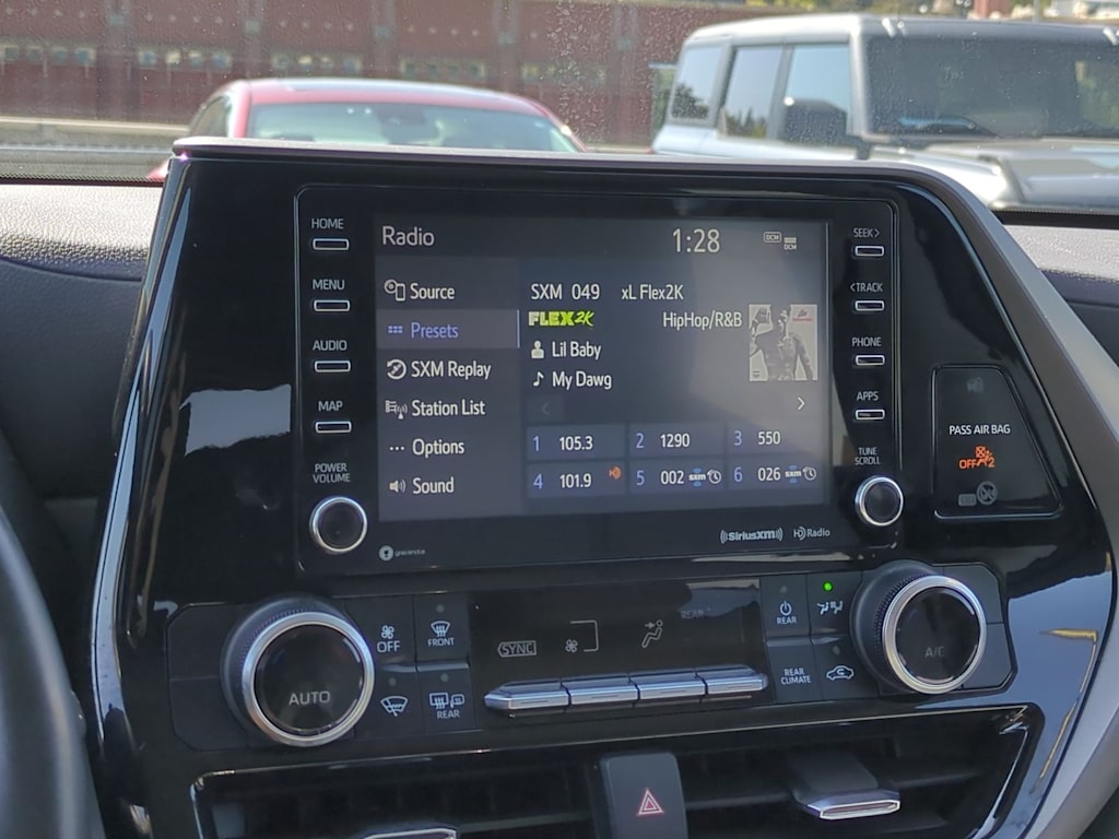 2022 Toyota Highlander LE 36