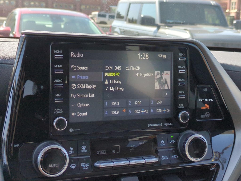 2022 Toyota Highlander LE 34