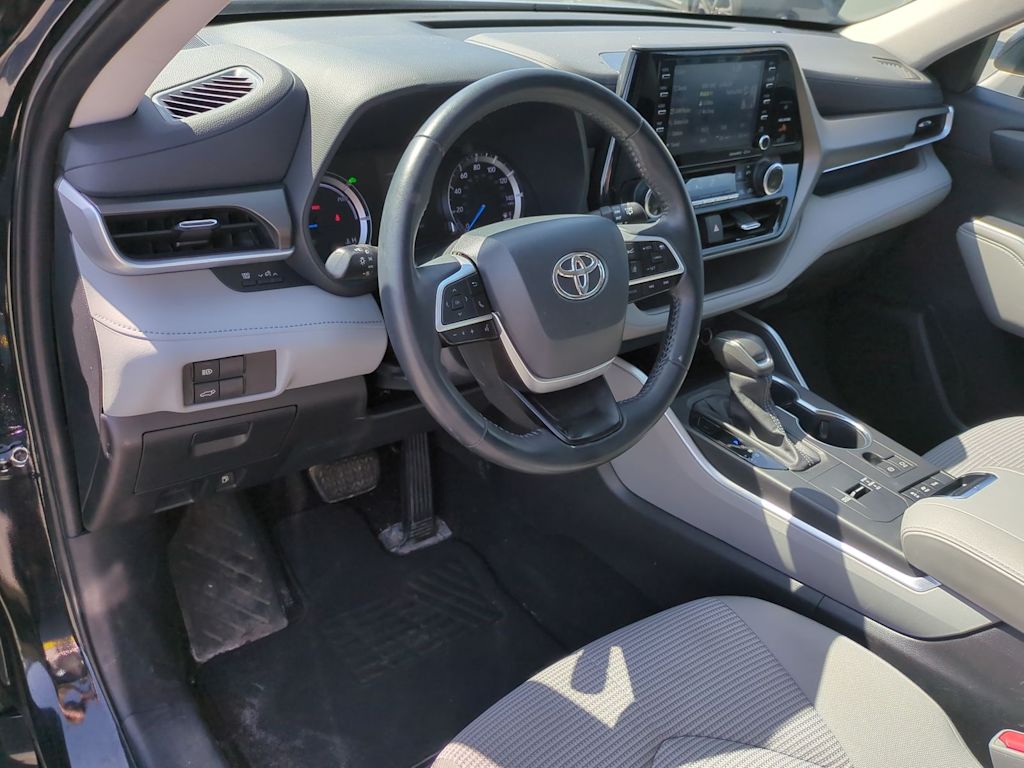 2022 Toyota Highlander LE 2