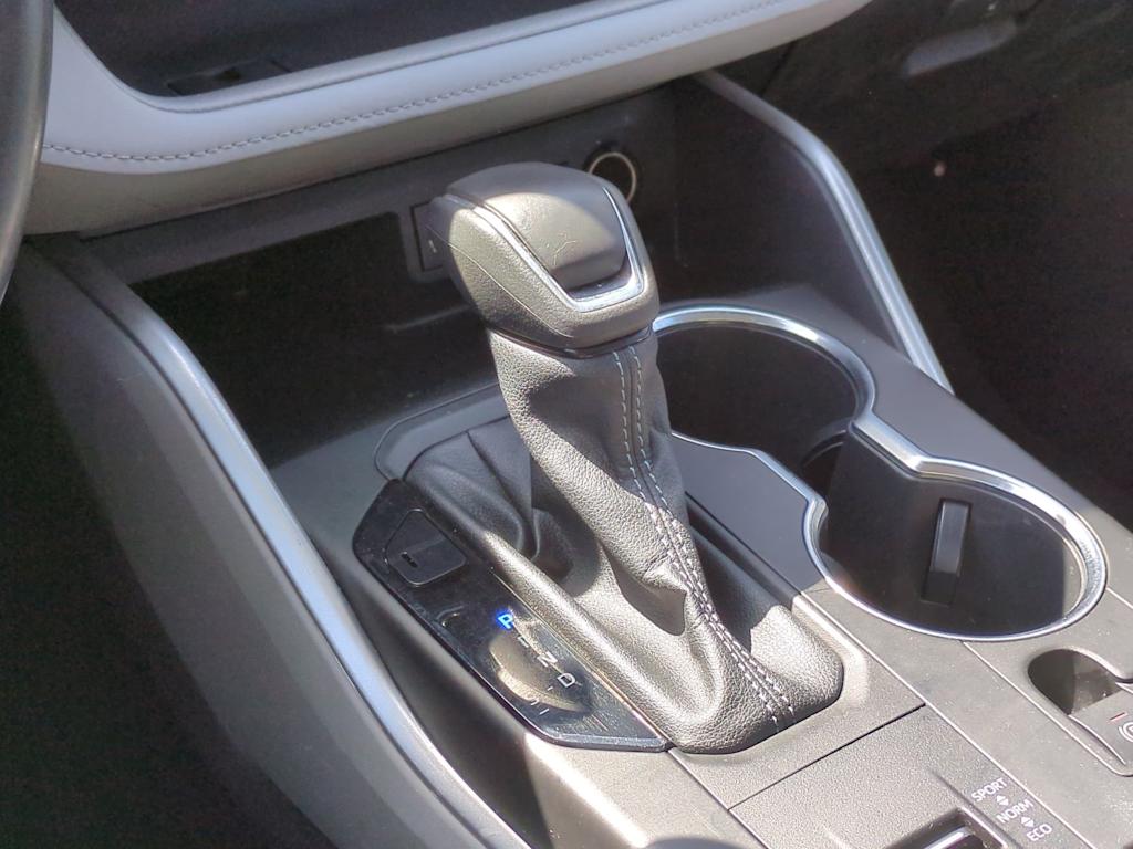 2022 Toyota Highlander LE 16