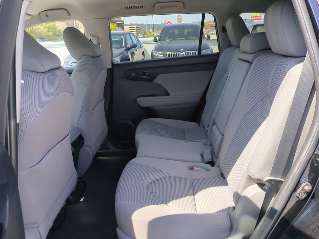 2022 Toyota Highlander LE 28