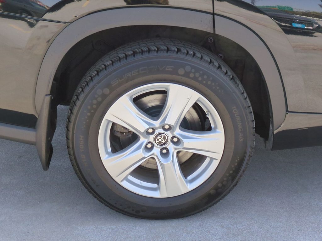 2022 Toyota Highlander LE 8