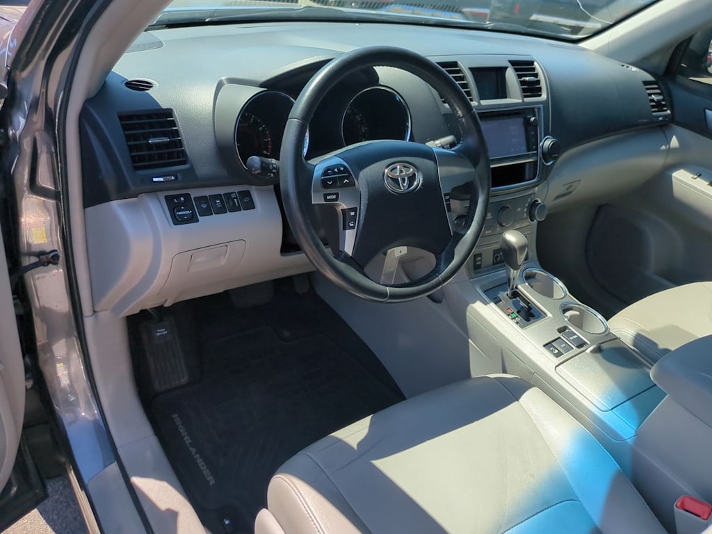 Thumbnail: 2013 Toyota Highlander - 2