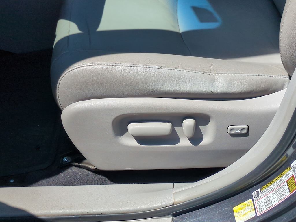 Thumbnail: 2013 Toyota Highlander - 26