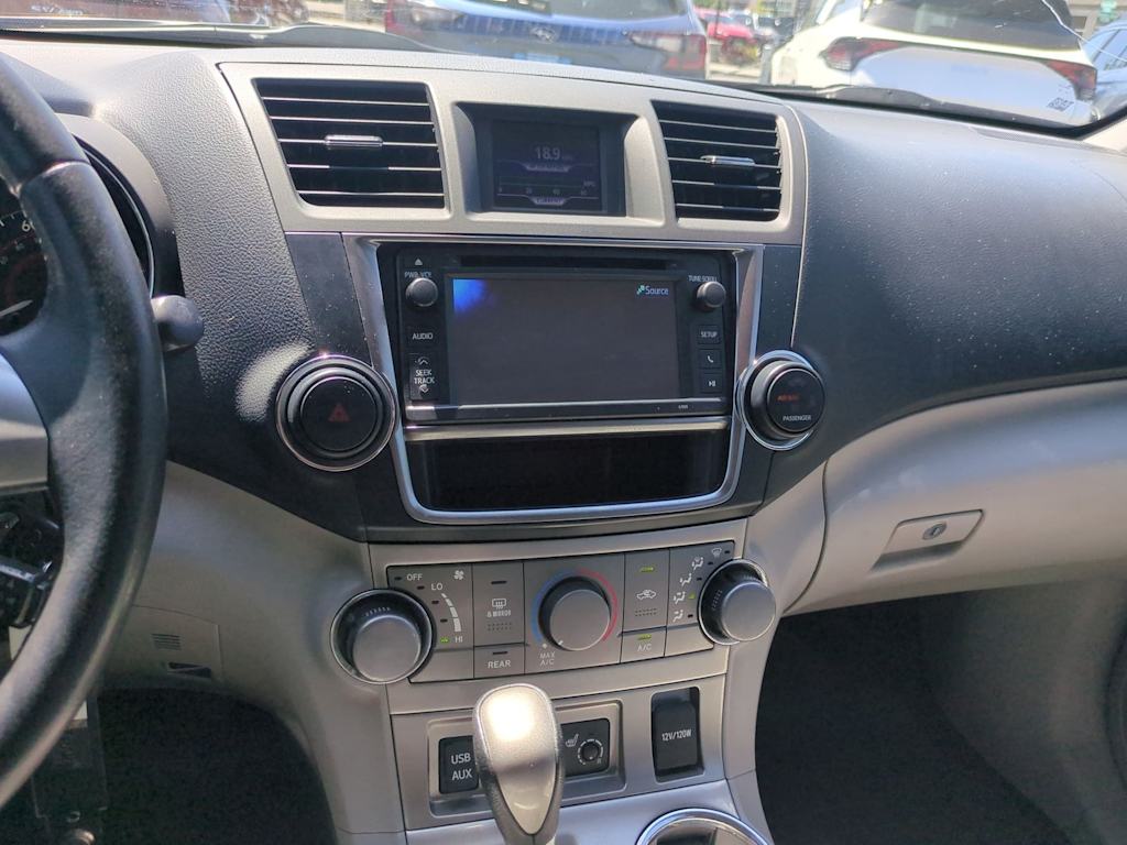 Thumbnail: 2013 Toyota Highlander - 15