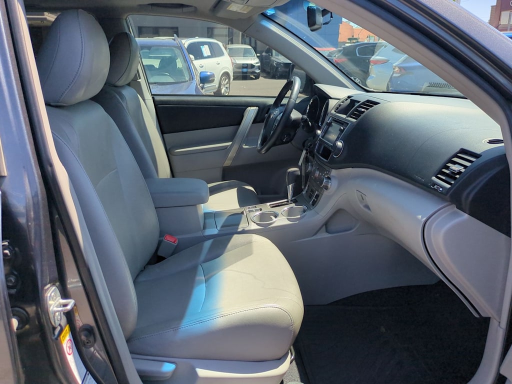 Thumbnail: 2013 Toyota Highlander - 12