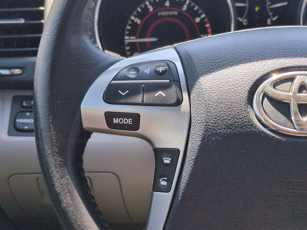 Thumbnail: 2013 Toyota Highlander - 30