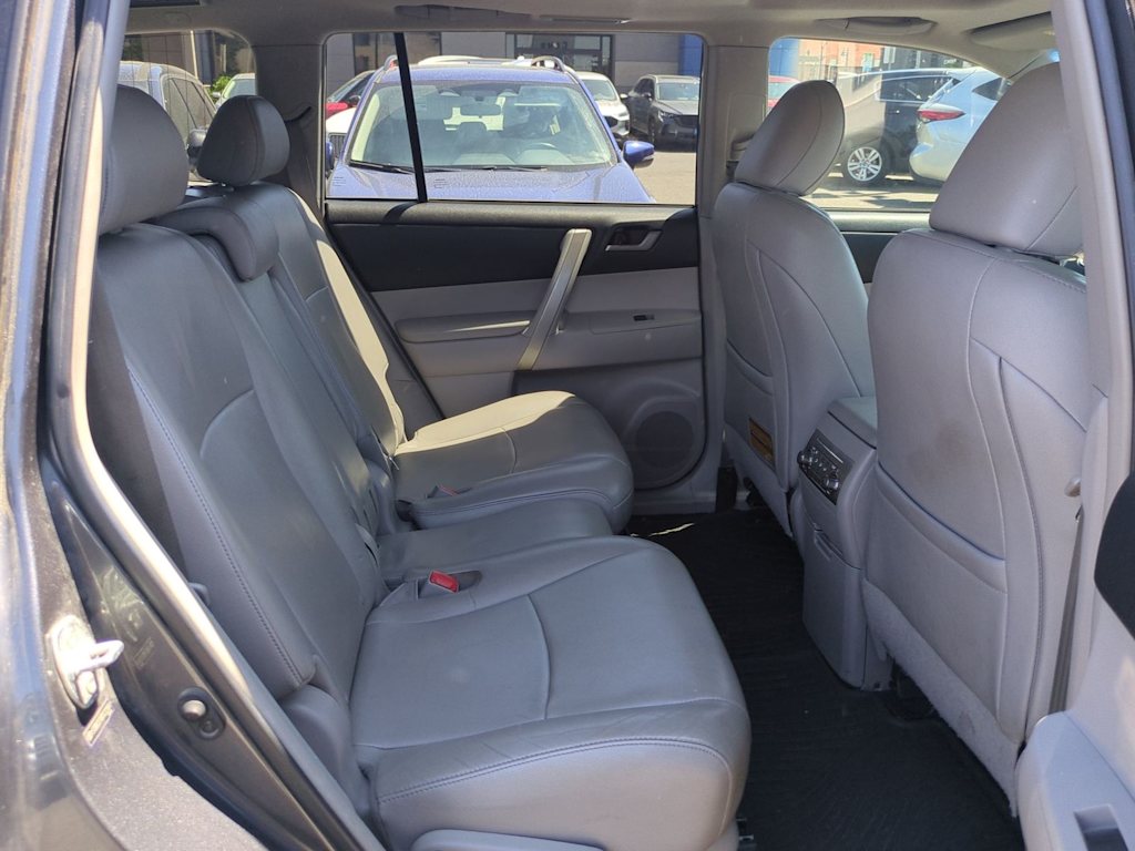 Thumbnail: 2013 Toyota Highlander - 29