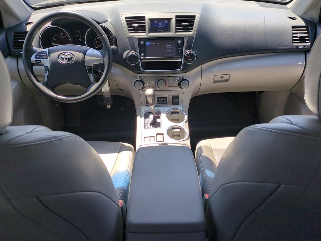 Thumbnail: 2013 Toyota Highlander - 10