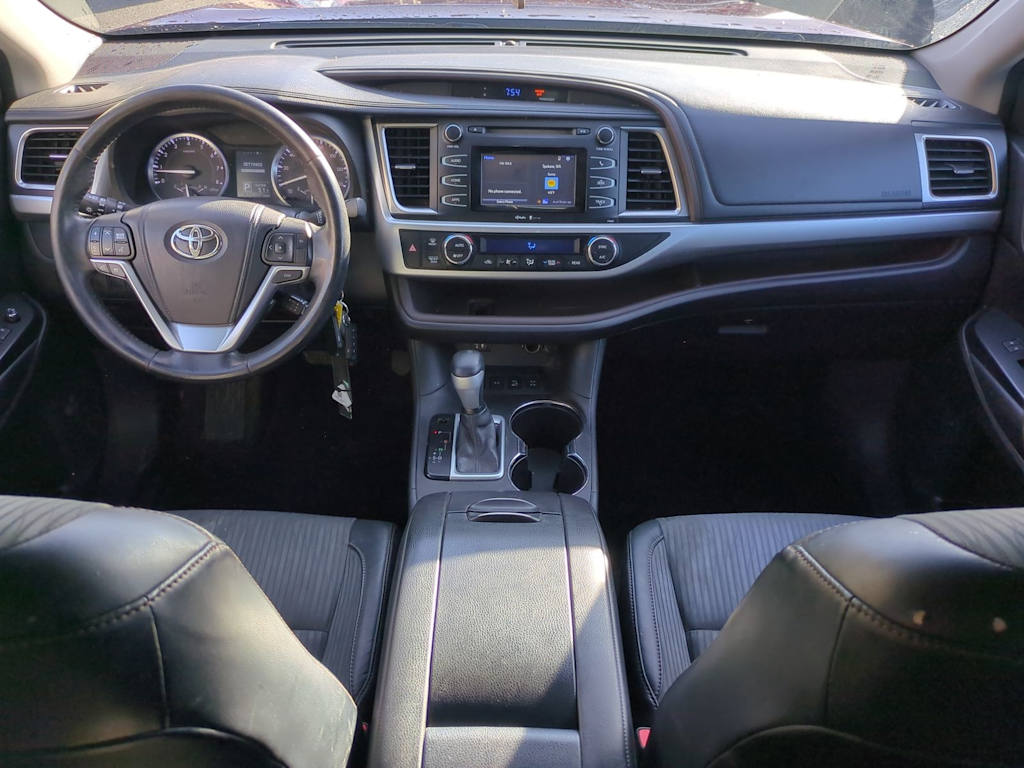 Thumbnail: 2015 Toyota Highlander - 9