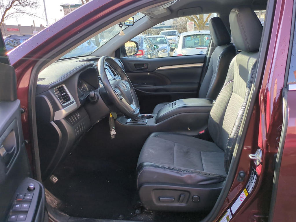 Thumbnail: 2015 Toyota Highlander - 10