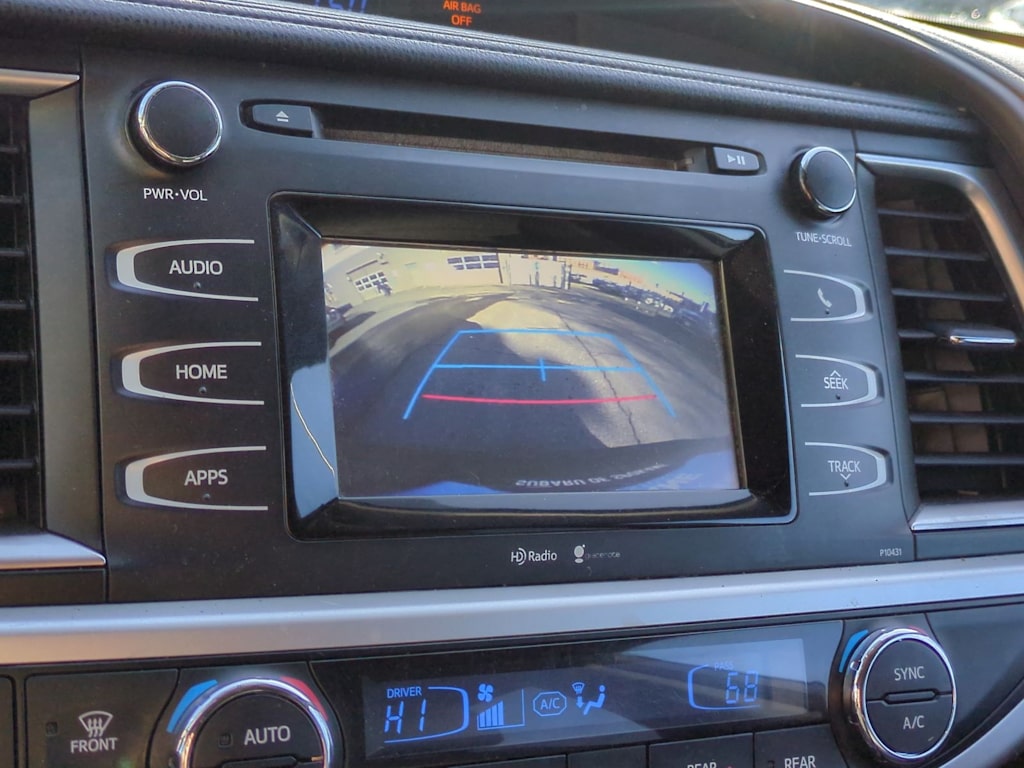 Thumbnail: 2015 Toyota Highlander - 30