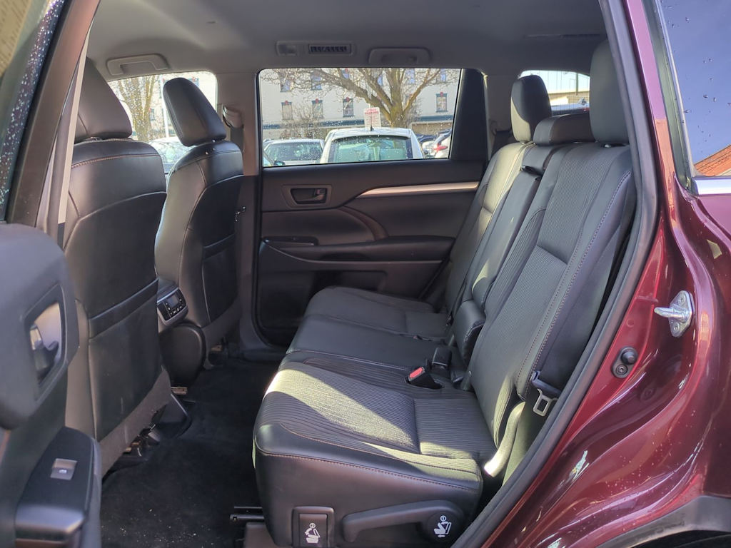 Thumbnail: 2015 Toyota Highlander - 25