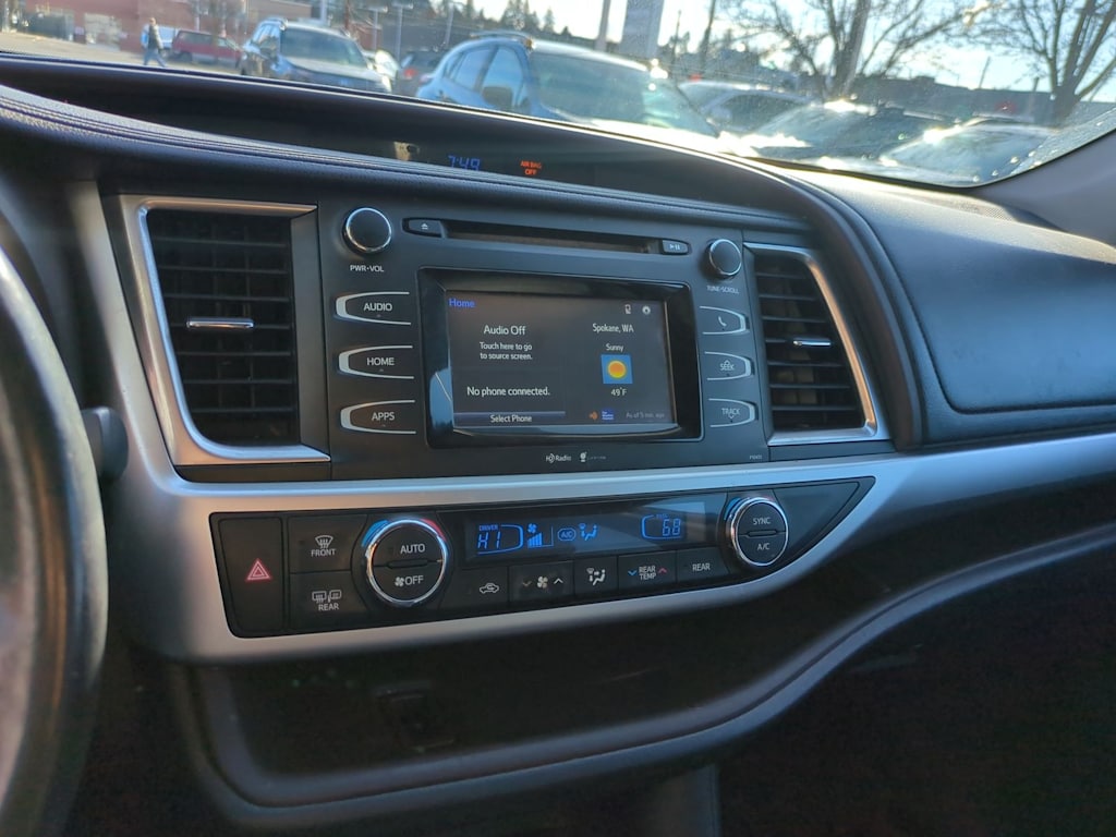 Thumbnail: 2015 Toyota Highlander - 14