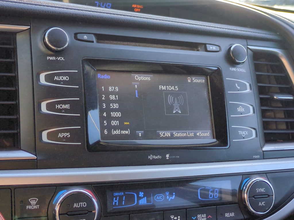 Thumbnail: 2015 Toyota Highlander - 31