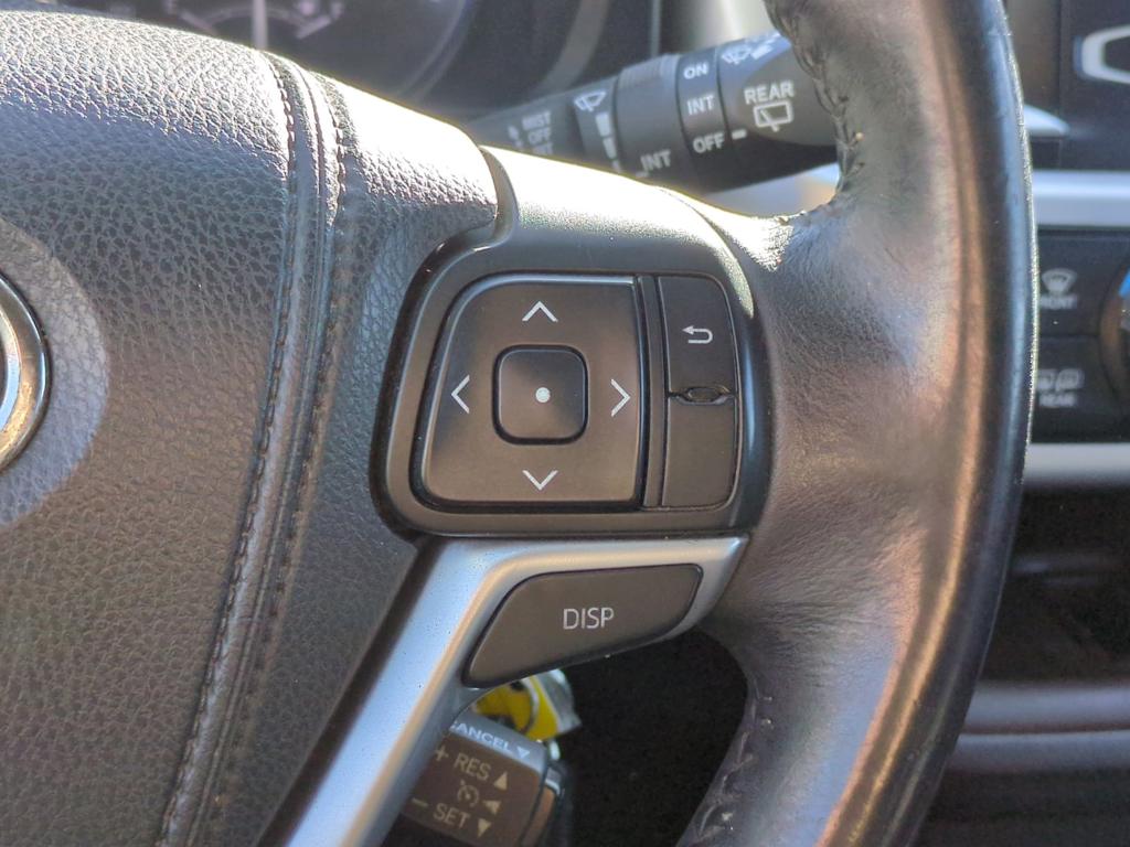 Thumbnail: 2015 Toyota Highlander - 28