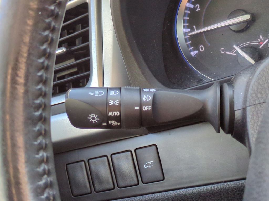 Thumbnail: 2015 Toyota Highlander - 15