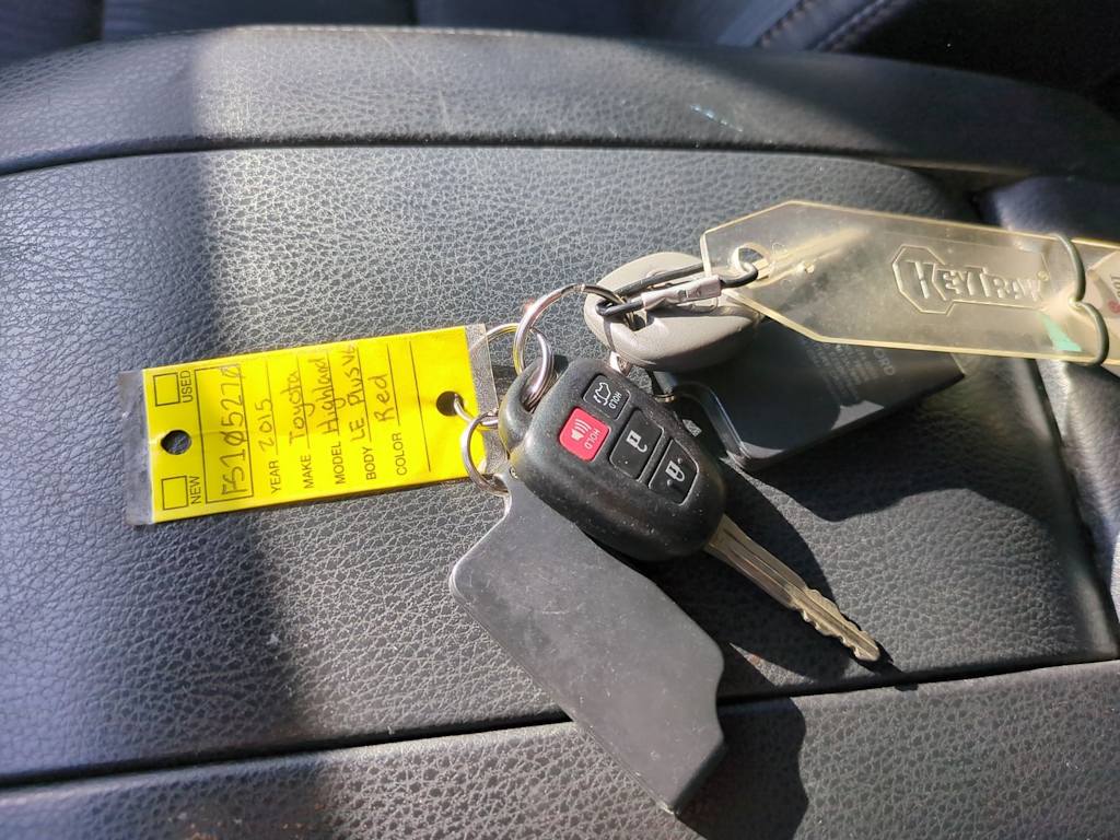 Thumbnail: 2015 Toyota Highlander - 17