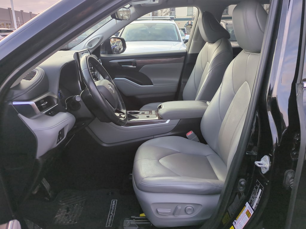 Thumbnail: 2021 Toyota Highlander - 11