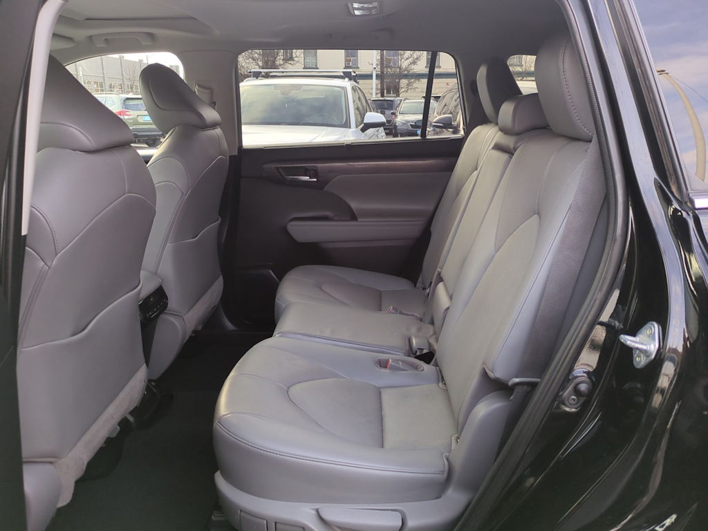 Thumbnail: 2021 Toyota Highlander - 28