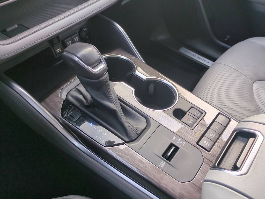 Thumbnail: 2021 Toyota Highlander - 16