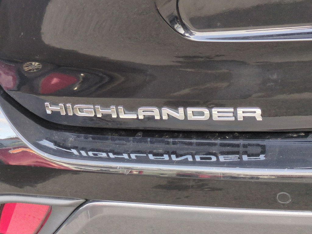 Thumbnail: 2021 Toyota Highlander - 25