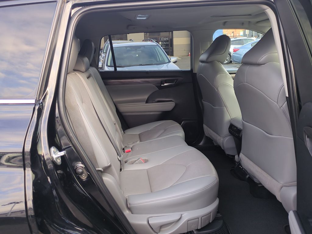 Thumbnail: 2021 Toyota Highlander - 29