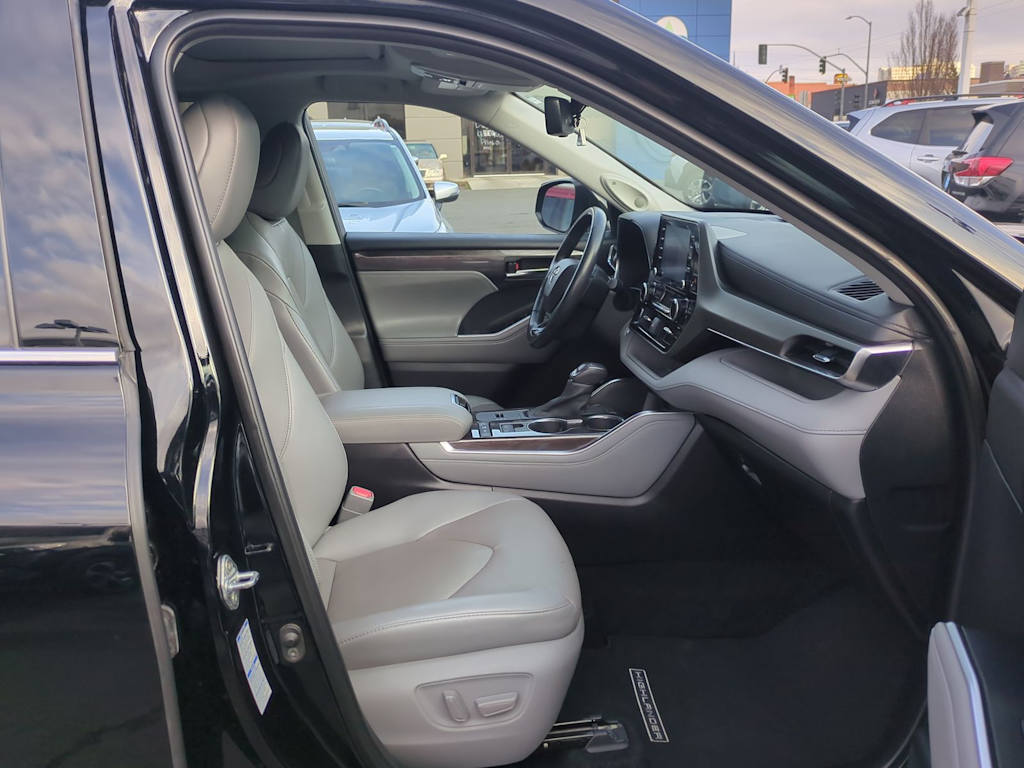 Thumbnail: 2021 Toyota Highlander - 12