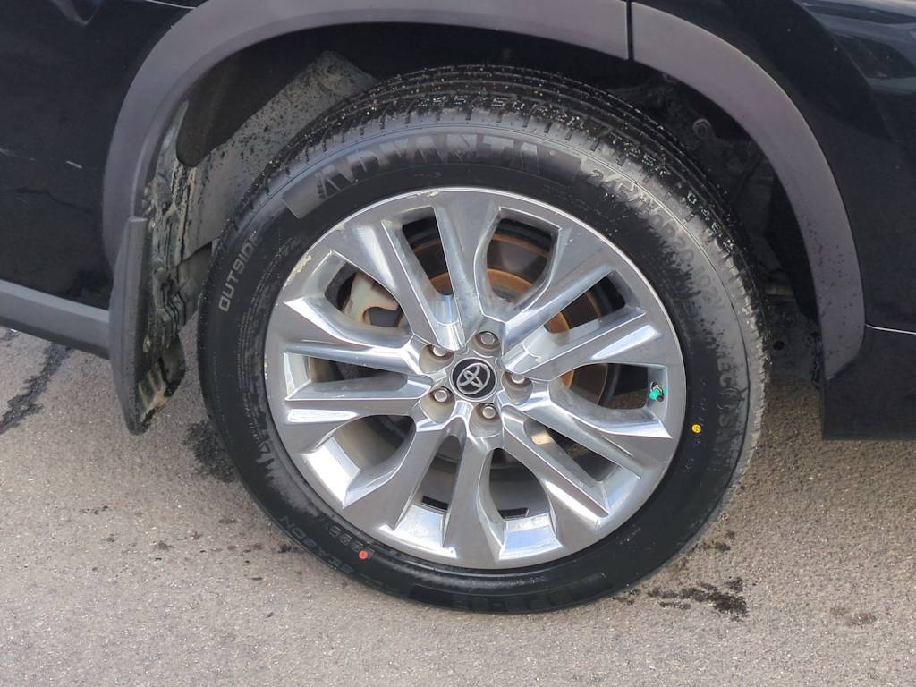 Thumbnail: 2021 Toyota Highlander - 8