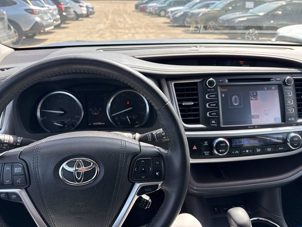 Thumbnail: 2015 Toyota Highlander - 2