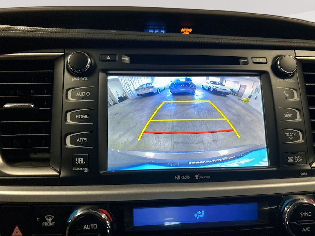 Thumbnail: 2015 Toyota Highlander - 35