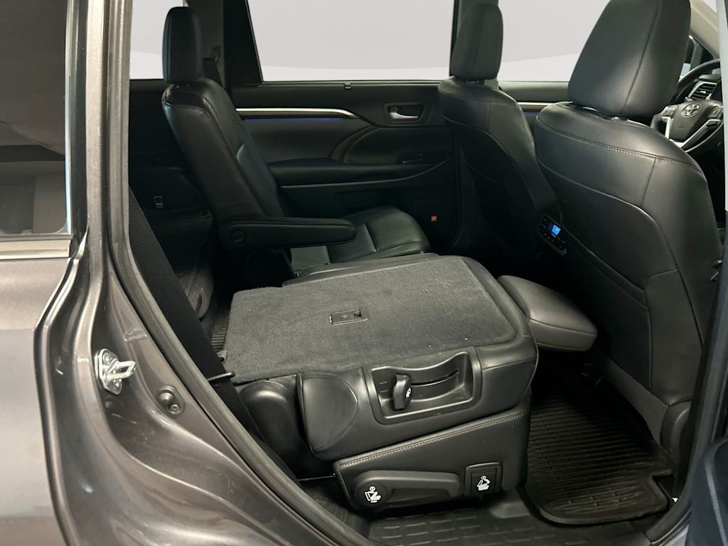Thumbnail: 2015 Toyota Highlander - 30