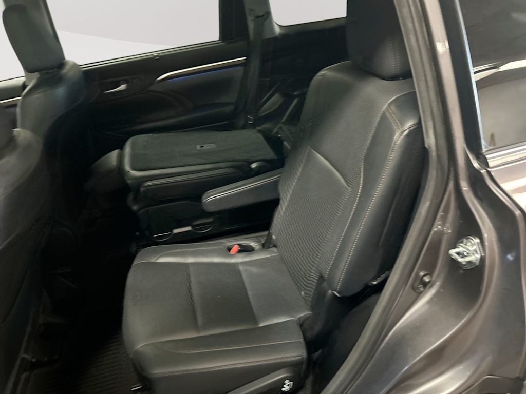 Thumbnail: 2015 Toyota Highlander - 29