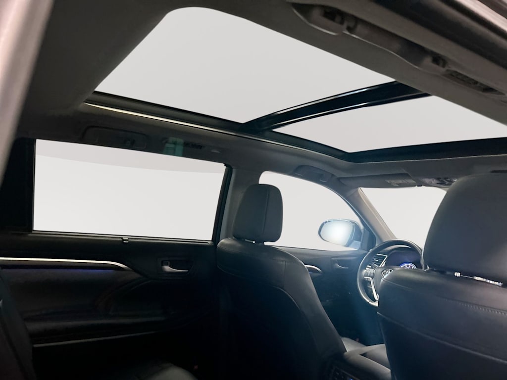 Thumbnail: 2015 Toyota Highlander - 31