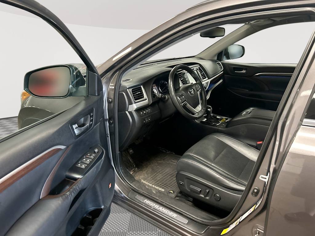 Thumbnail: 2015 Toyota Highlander - 2
