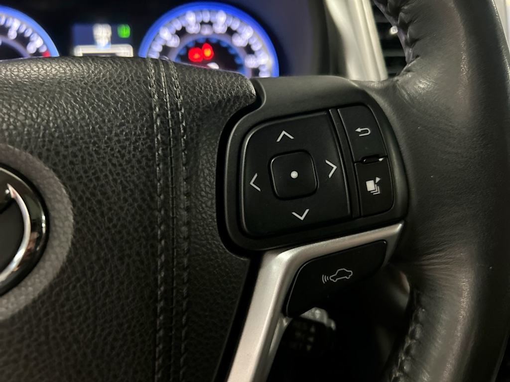 Thumbnail: 2015 Toyota Highlander - 33