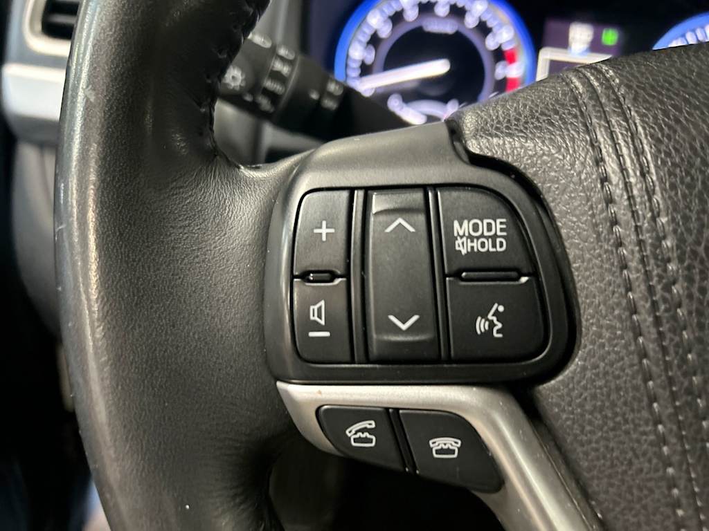Thumbnail: 2015 Toyota Highlander - 32
