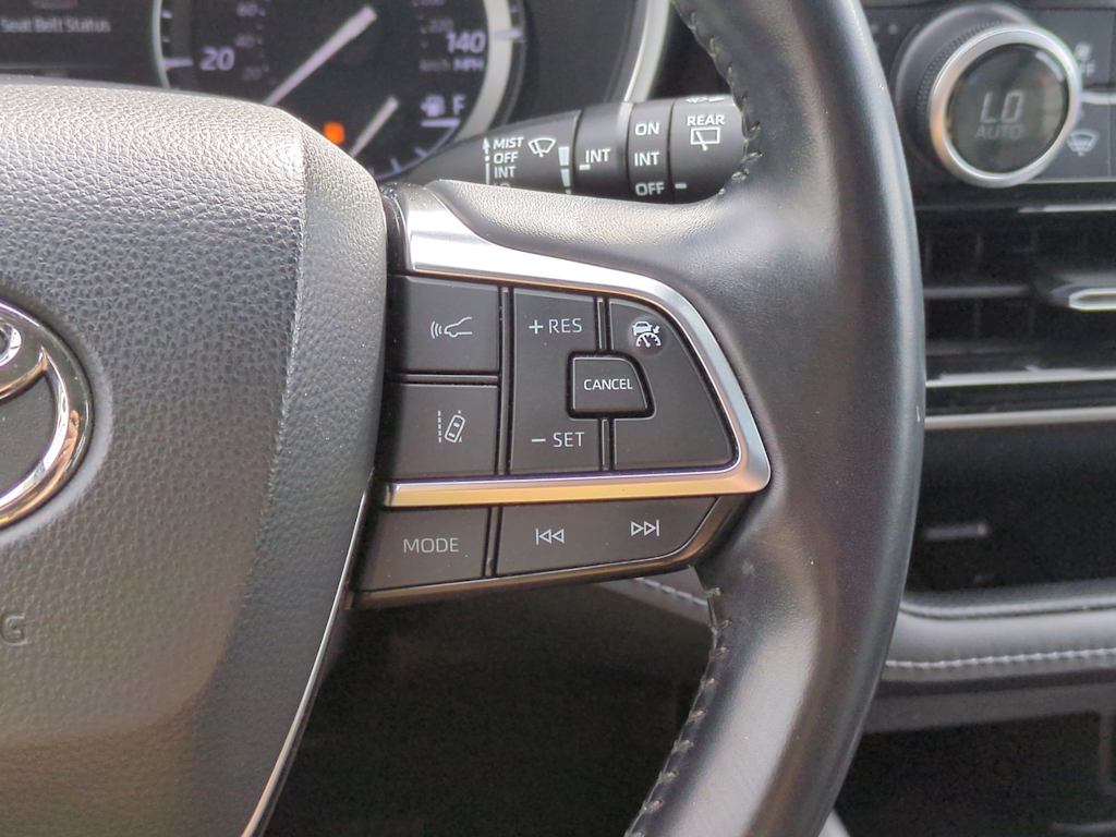 Thumbnail: 2021 Toyota Highlander - 32