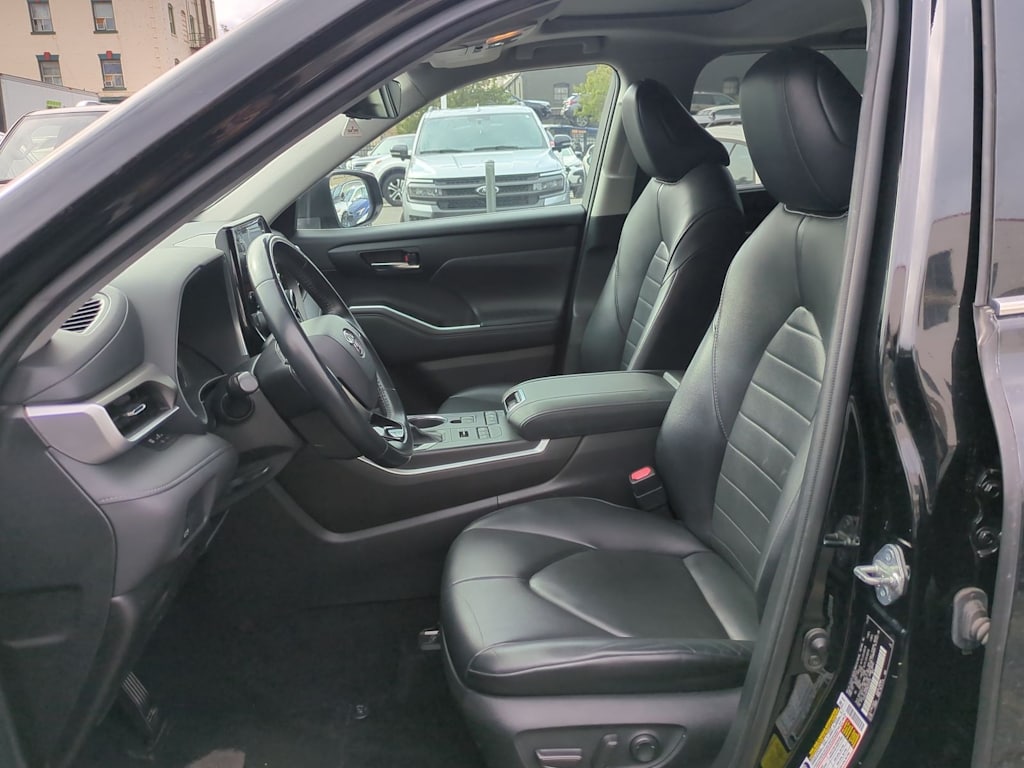 Thumbnail: 2021 Toyota Highlander - 11