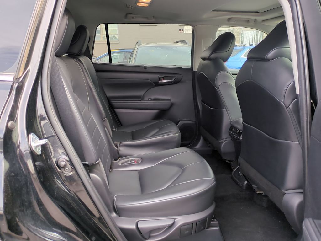 Thumbnail: 2021 Toyota Highlander - 30