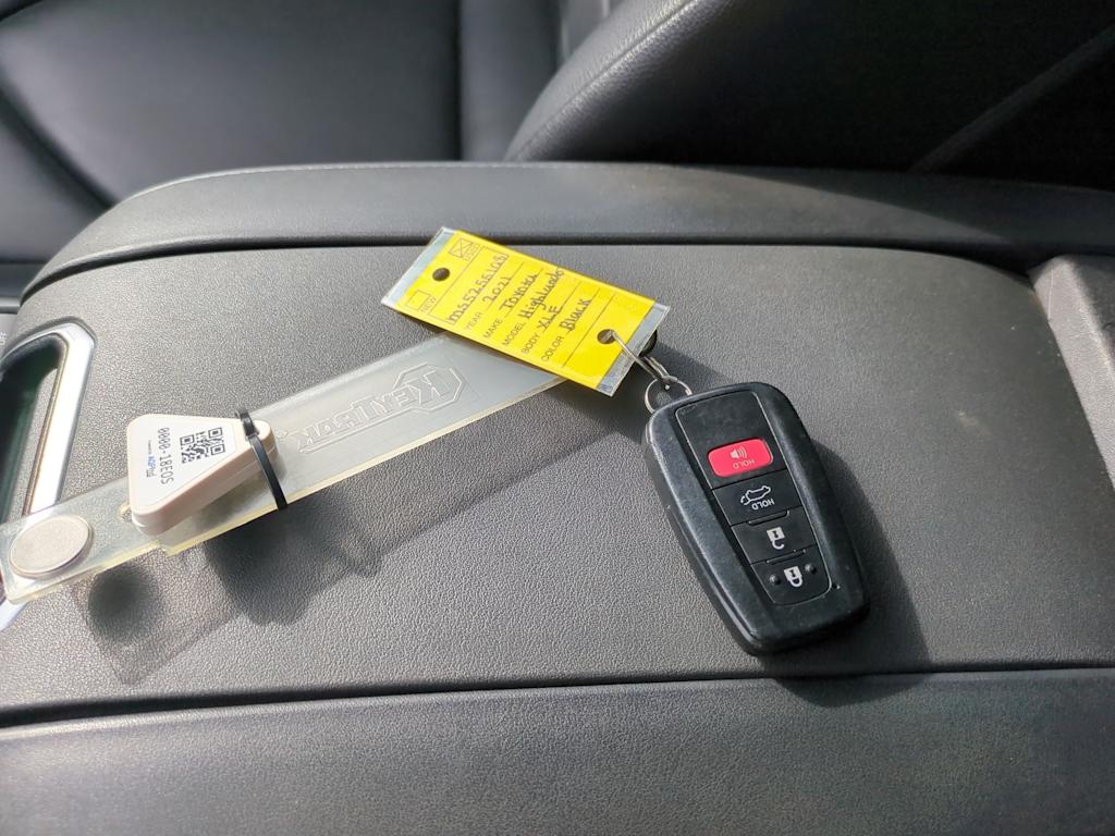 Thumbnail: 2021 Toyota Highlander - 19