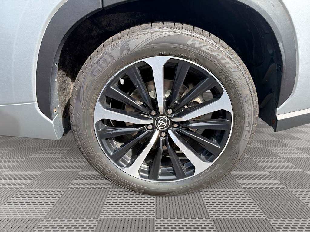 Thumbnail: 2022 Toyota Highlander - 7