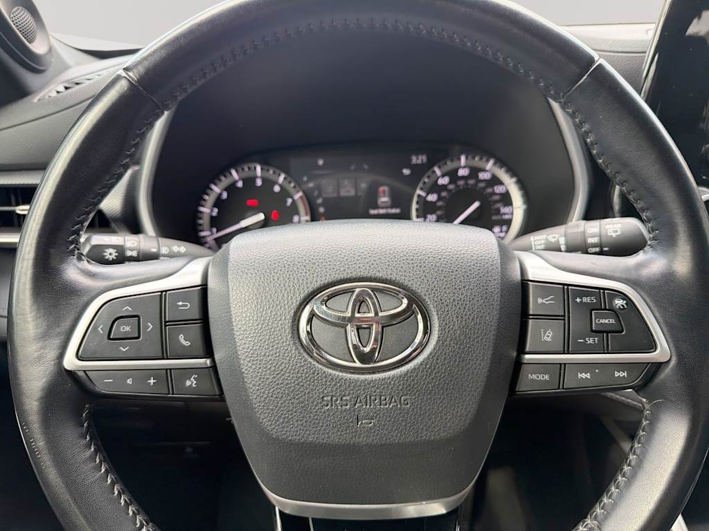 Thumbnail: 2022 Toyota Highlander - 28