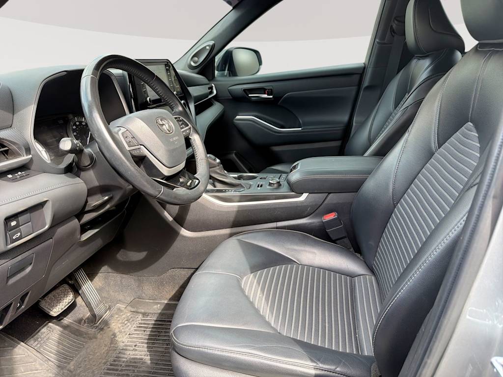 Thumbnail: 2022 Toyota Highlander - 9