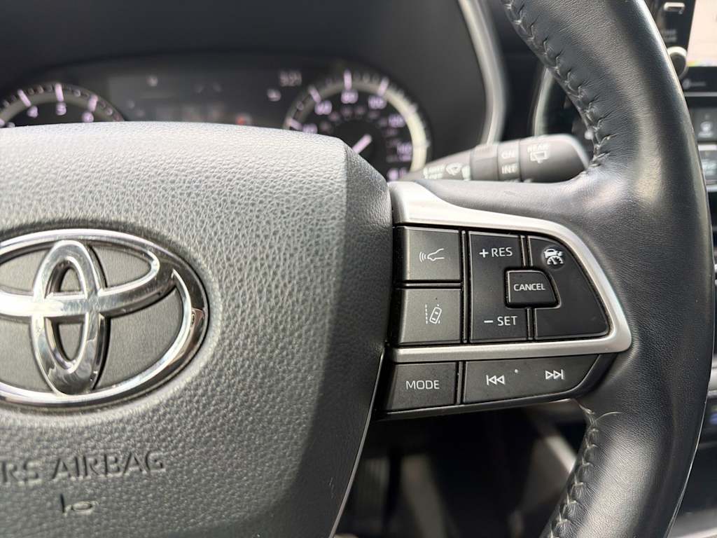 Thumbnail: 2022 Toyota Highlander - 30